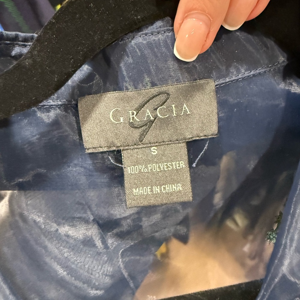 Gracia Navy Sheer Embroidered Blouse - Picture 4 of 4